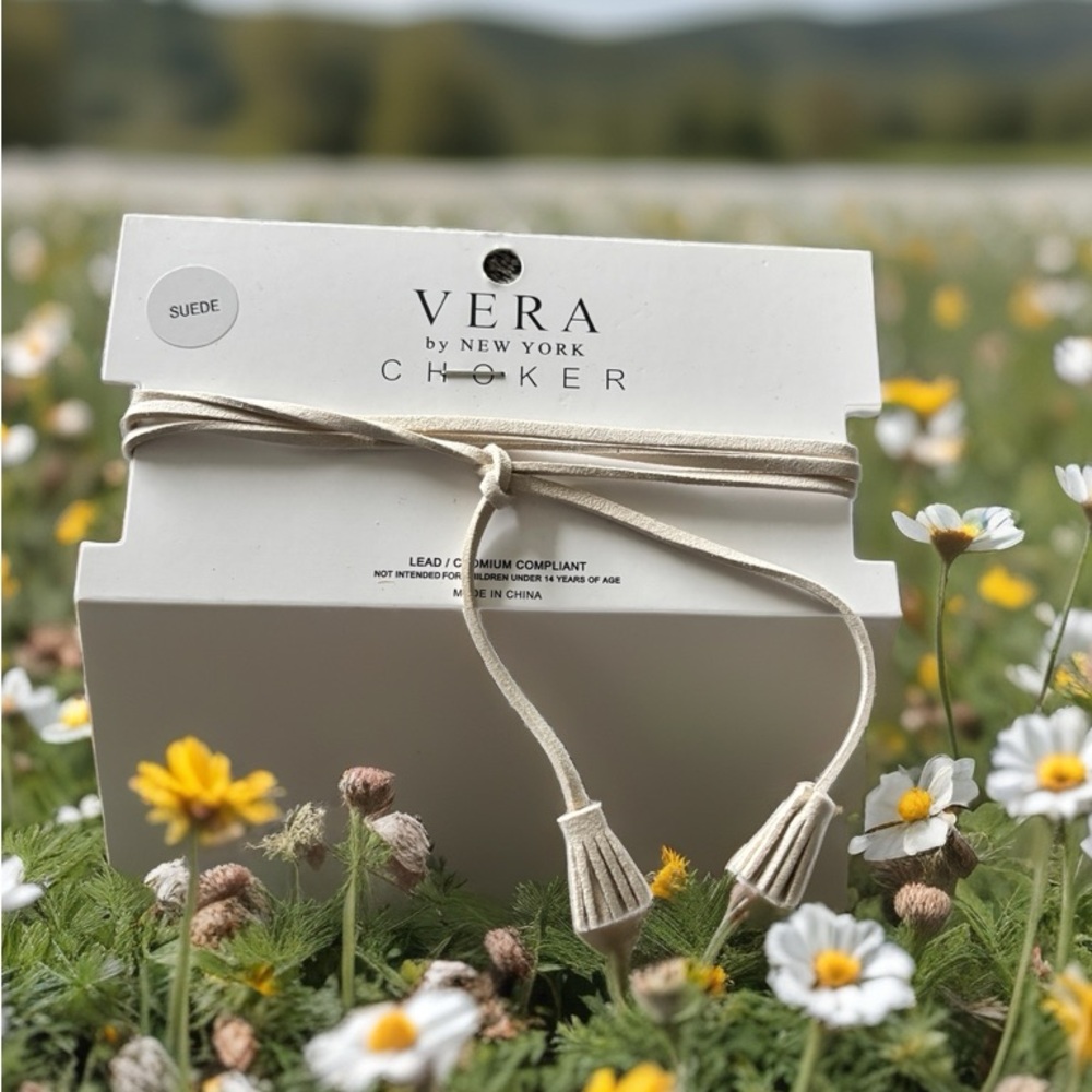 VERA BY NEW YORK Elegant Cream Necklace Timeless Jewelry Piece